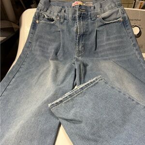 Vintage Light Wash Pleated Jeans - Wide Leg